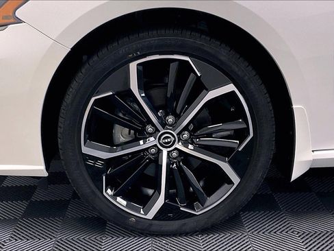 Certified 2024 Nissan Altima 2.5 SR w/ SR Premium Package image 8