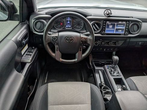 Used 2020 Toyota Tacoma TRD Off-Road image 11