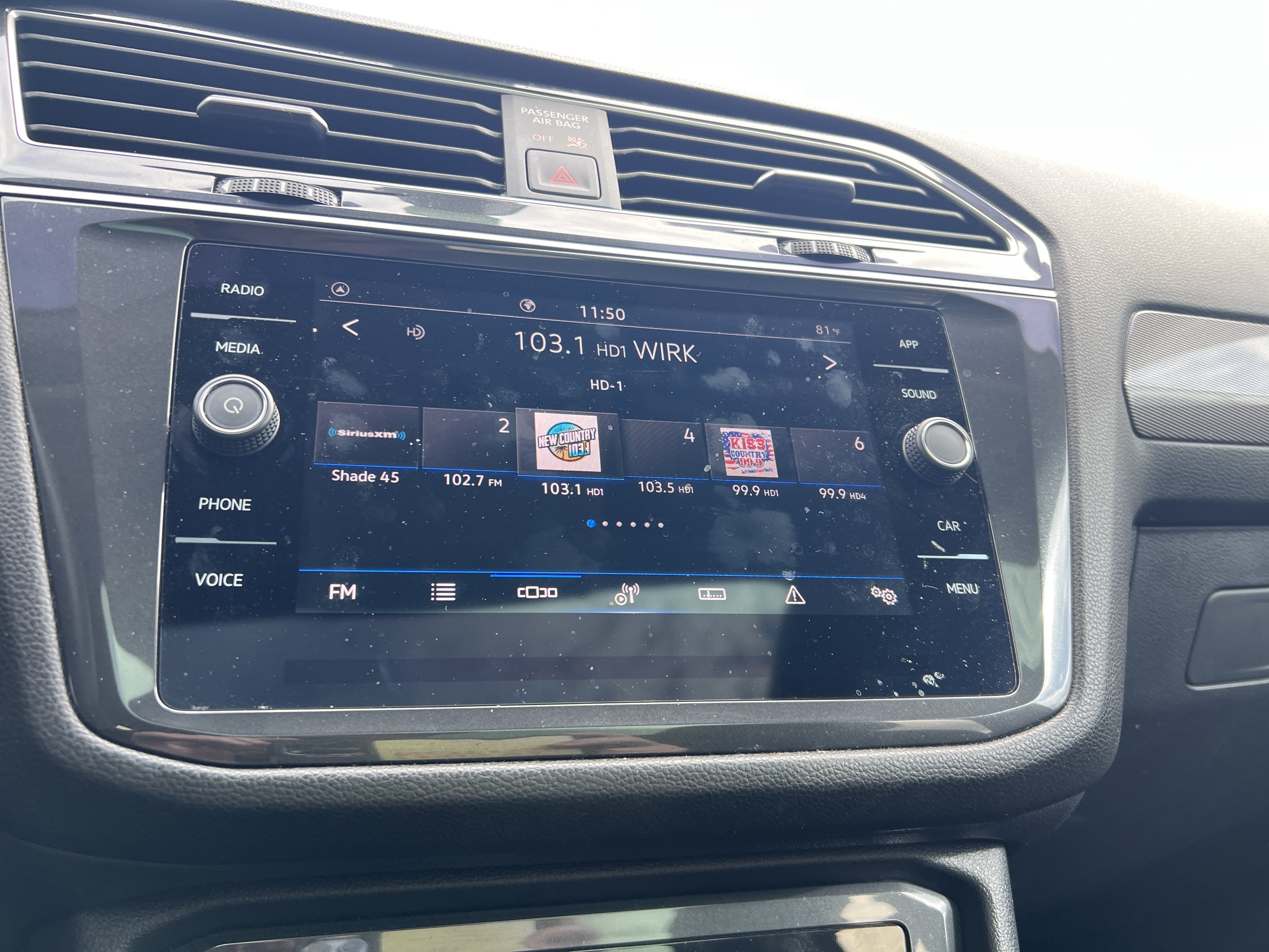Used 2023 Volkswagen Tiguan SE w/ Panoramic Sunroof Package FWD image 18