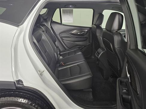 Used 2024 GMC Terrain SLT image 16