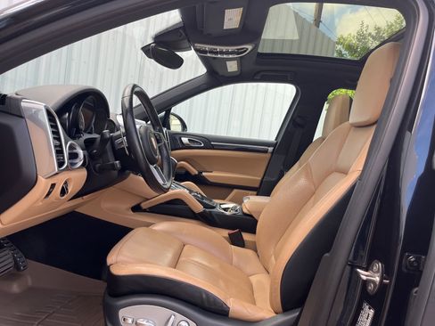 Used 2018 Porsche Cayenne S w/ Premium Package Plus AWD/4WD image 10