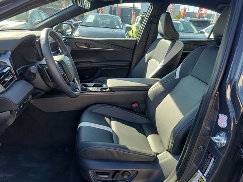 Used 2025 Toyota Camry SE image 18