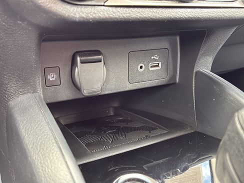 Used 2025 Nissan Versa SV FWD image 27