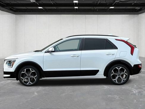 Used 2023 Kia Niro SX Touring FWD image 8