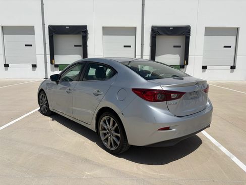 Used 2018 MAZDA MAZDA3 Touring FWD image 5