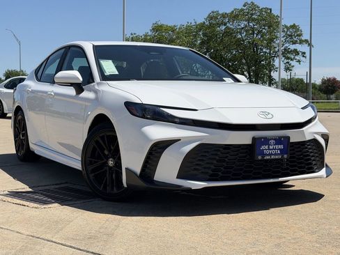 Used 2026 Toyota Camry SE FWD image 2