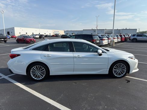 Used 2019 Toyota Avalon Limited w/ Advanced Safety Package FWD image 7