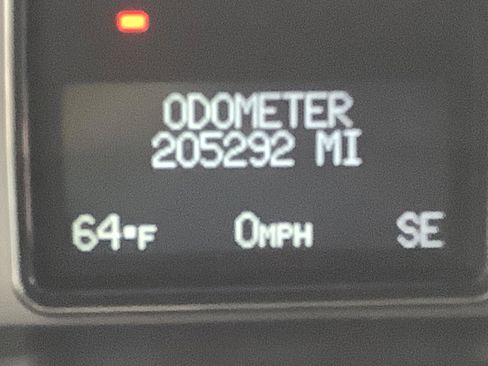 Used 2011 Cadillac Escalade Luxury image 28