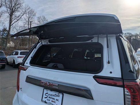 Used 2024 GMC Yukon AT4 image 34