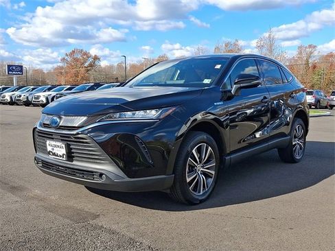 Used 2021 Toyota Venza LE image 3