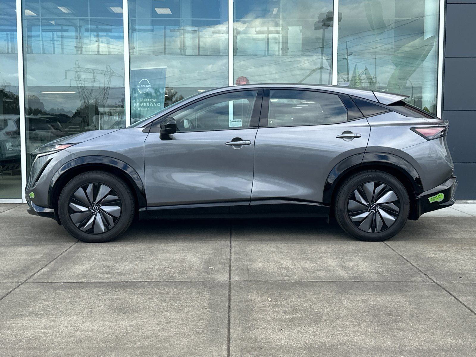 Used 2023 Nissan Ariya AWD image 6