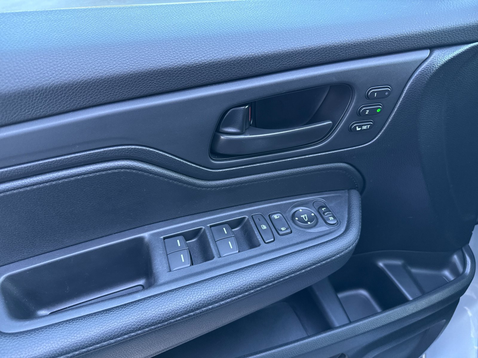 Used 2025 Honda Odyssey EX-L image 11