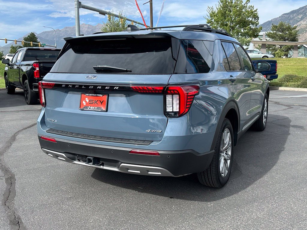 Used 2025 Ford Explorer Active w/ Active Comfort Package AWD/4WD image 9