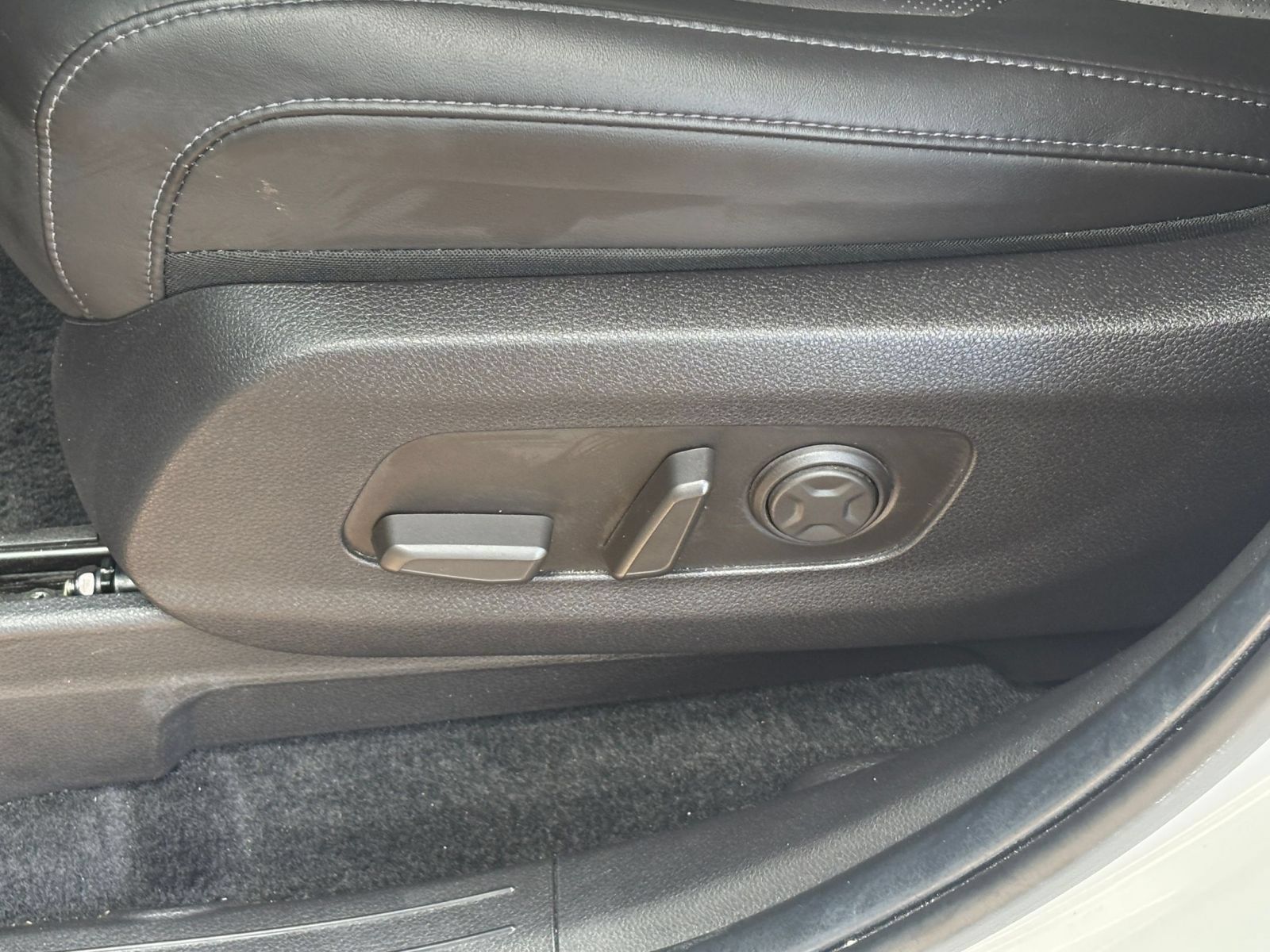 Used 2026 Kia Carnival FWD image 22