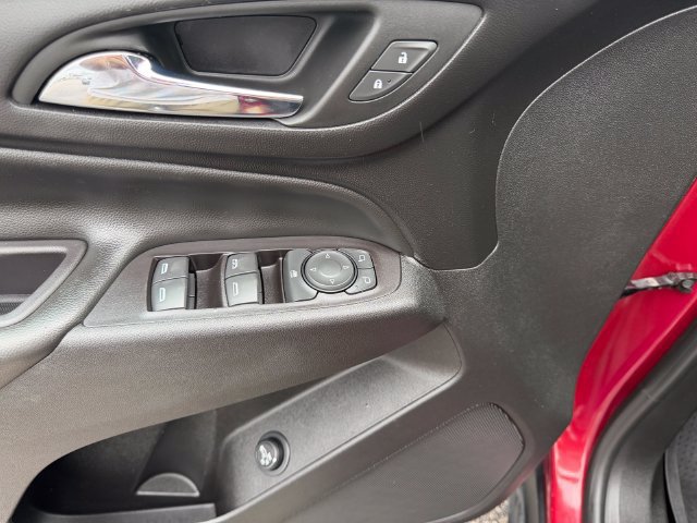 Used 2018 Chevrolet Equinox LT FWD image 19