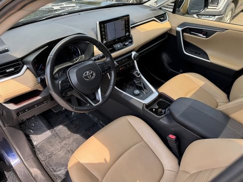Used 2019 Toyota RAV4 Limited AWD/4WD image 2
