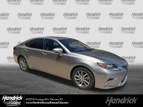 Used 2017 Lexus ES 300h w/ Luxury Package FWD image 1