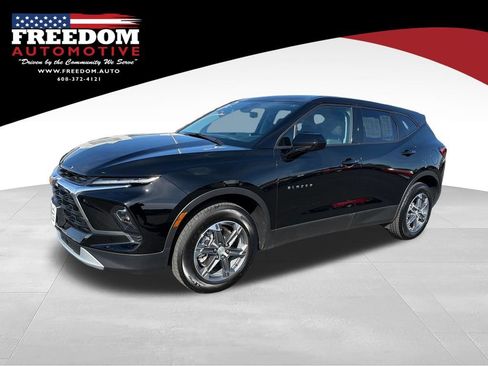 Used 2025 Chevrolet Blazer LT AWD/4WD image 1