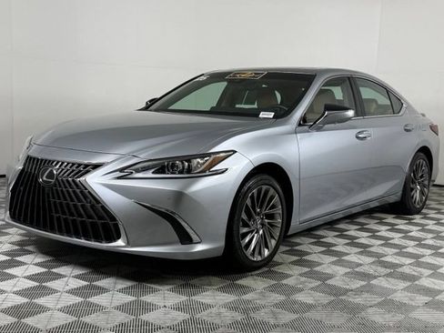 Used 2025 Lexus ES 300h w/ Technology Package FWD image 2