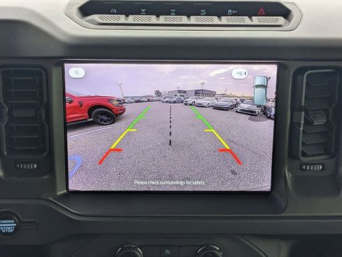 Used 2025 Ford Bronco Badlands image 19