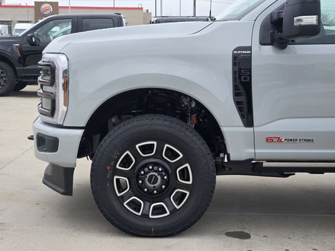 New 2026 Ford F250 Platinum AWD/4WD image 9