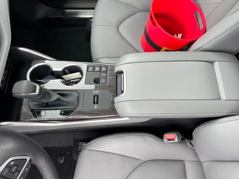 New 2026 Toyota Highlander Platinum image 27