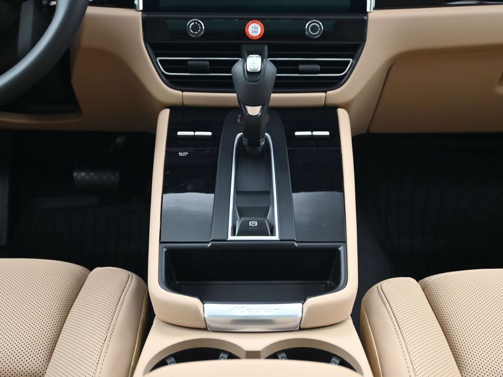 Certified 2026 Porsche Macan AWD/4WD image 10