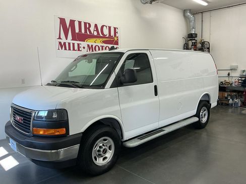 Used 2025 GMC Savana 2500 w/ Driver Convenience Package RWD image 3