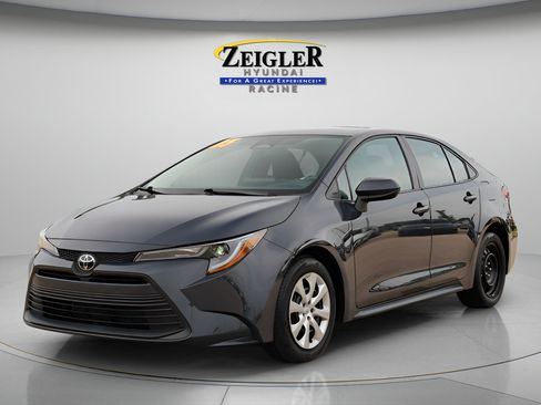 Used 2025 Toyota Corolla LE FWD image 3