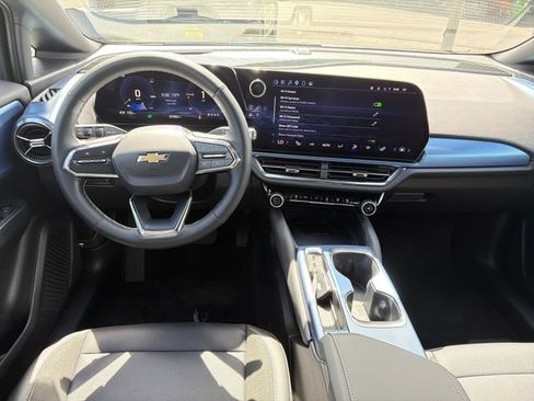 Certified 2025 Chevrolet Equinox EV LT w/ Convenience Package FWD image 16