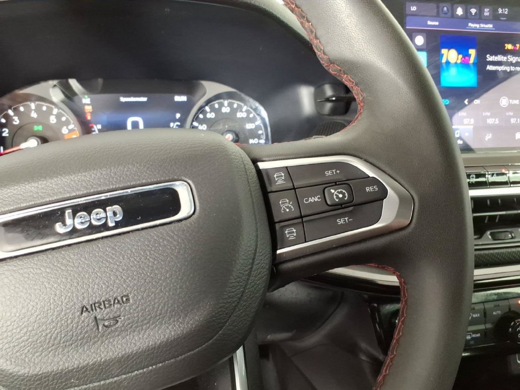 Used 2025 Jeep Compass Trailhawk AWD/4WD image 17
