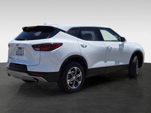 Used 2025 Chevrolet Blazer LT AWD/4WD image 5