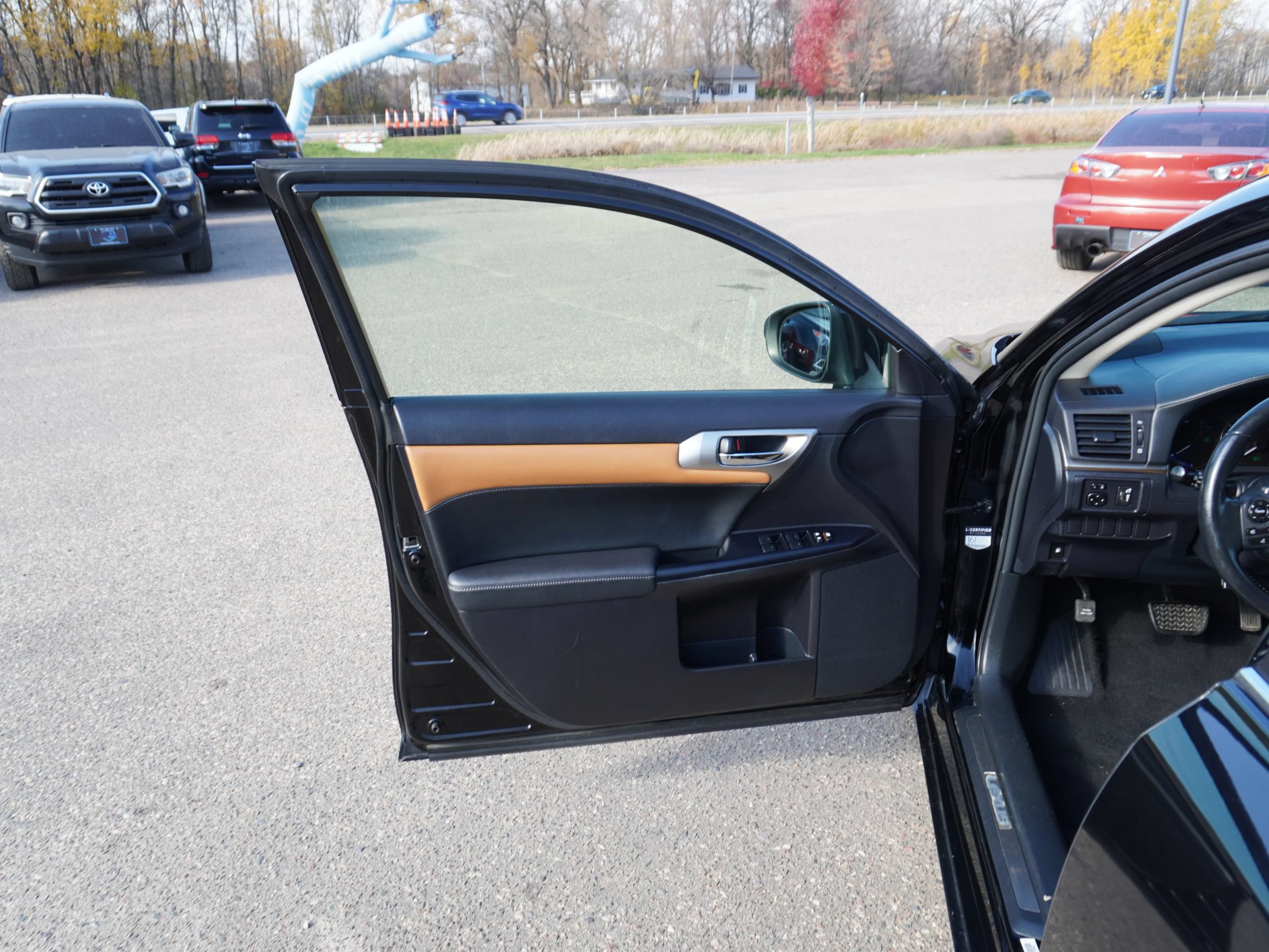 Used 2015 Lexus CT 200h w/ Navigation Package FWD image 9