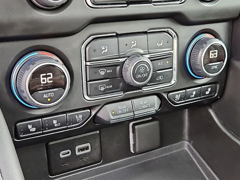 Used 2022 Chevrolet Tahoe High Country w/ Premium Package image 18