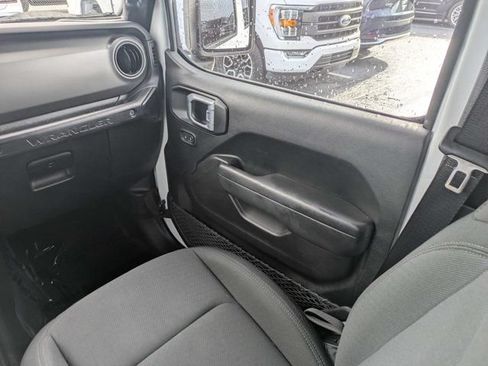Used 2022 Jeep Wrangler Unlimited Sport w/ Sun And Sound Package AWD/4WD image 17