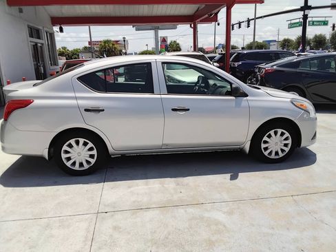 Used 2015 Nissan Versa S Plus FWD image 4