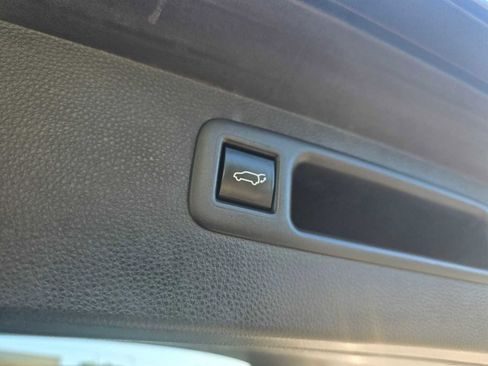 Used 2022 Toyota Highlander XLE image 19