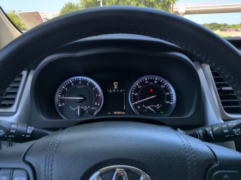 Used 2016 Toyota Highlander Limited FWD image 16
