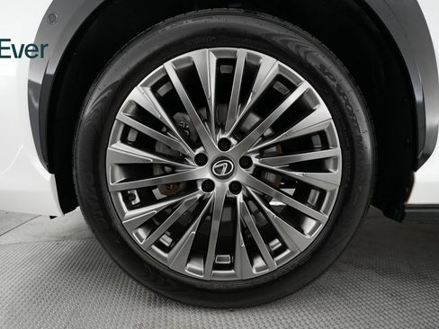 Used 2023 Lexus RZ 450e Premium image 17