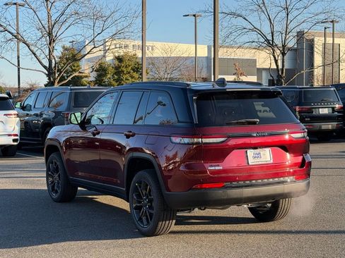 New 2025 Jeep Grand Cherokee Limited image 9