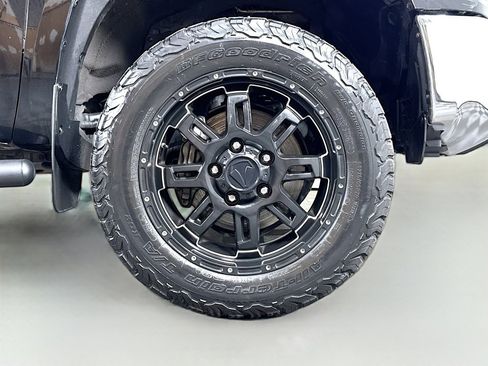 Used 2017 Toyota Tundra SR5 RWD image 9