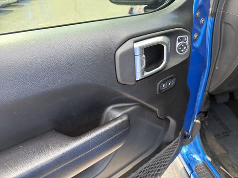 Used 2021 Jeep Gladiator Rubicon w/ Trailer Tow Package AWD/4WD image 15