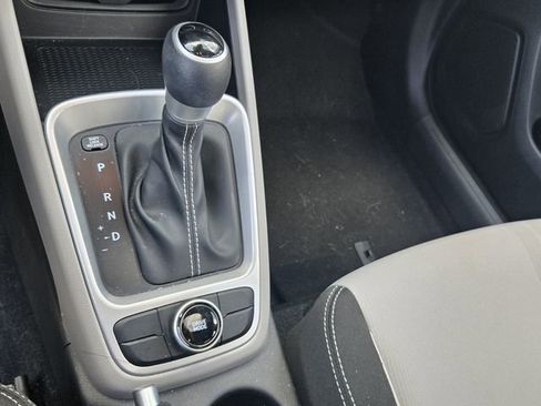 Certified 2025 Hyundai Venue SEL FWD image 20