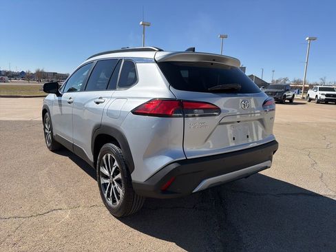 Used 2025 Toyota Corolla Cross XLE image 7