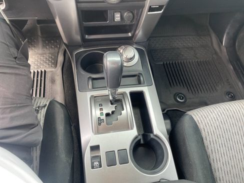 Used 2019 Toyota 4Runner SR5 AWD/4WD image 25