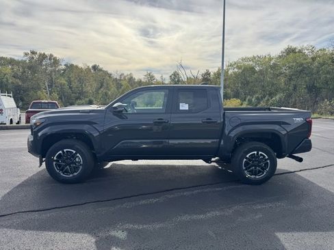 New 2025 Toyota Tacoma TRD Sport image 6