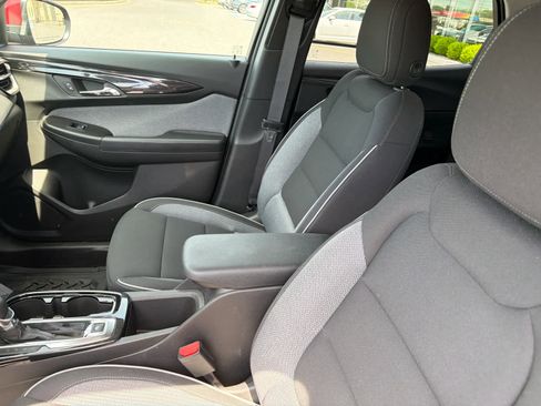Used 2025 Chevrolet TrailBlazer LT w/ LT Cold Weather Package FWD image 8