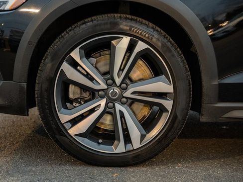 Used 2023 Volvo V60 B5 Cross Country Plus image 18