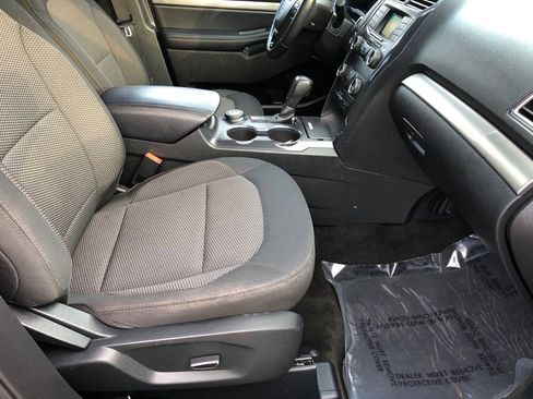 Used 2018 Ford Explorer XLT image 26