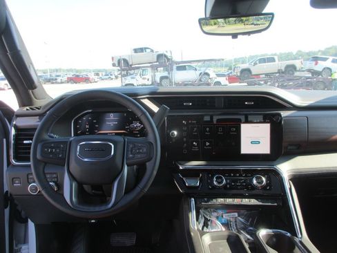 New 2026 GMC Sierra 3500 Denali Ultimate AWD/4WD image 17